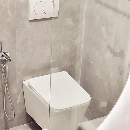 Location * 地拉那