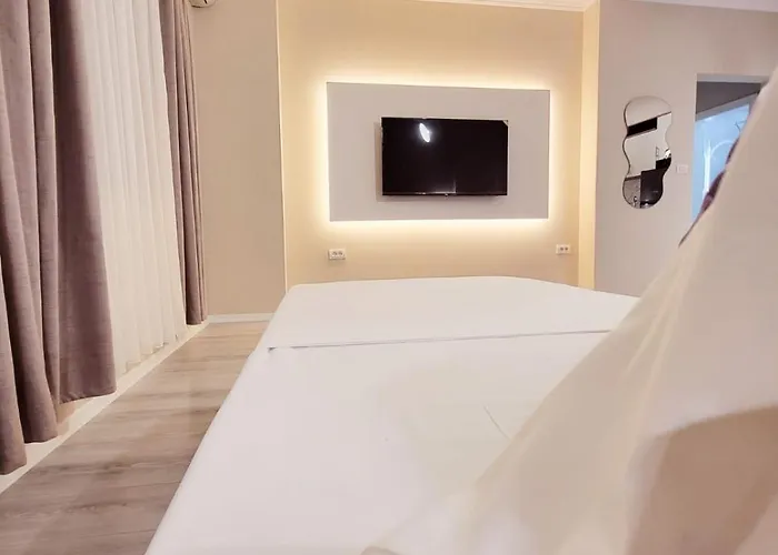 Location * ティラナ